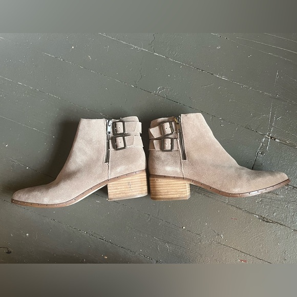 Bleecker & Bond Georgia tan suede ankle boots size 9.5 - Picture 5 of 11